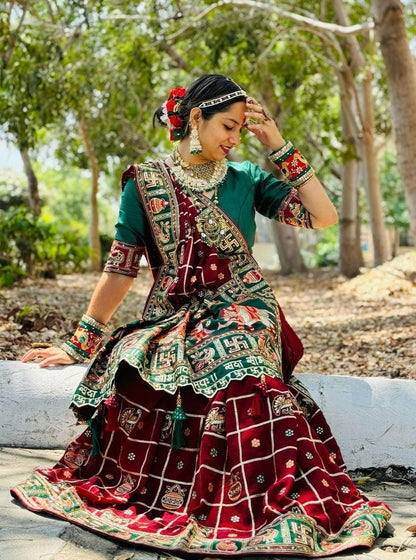 hand diamond work saree